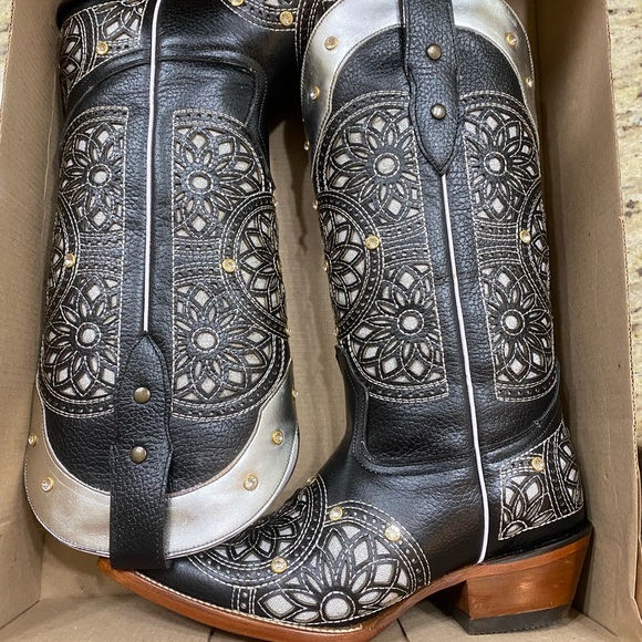 Black Cowboy Boots ! 🖤 - Picture 2 of 5